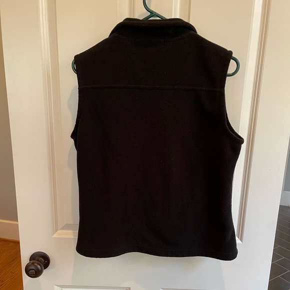 EUC Women’s black fleece vest with plaid detail size Medium - Picture 2 of 3